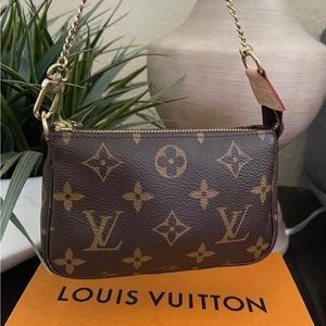(SOLD)Louis Vuitton mini pochette